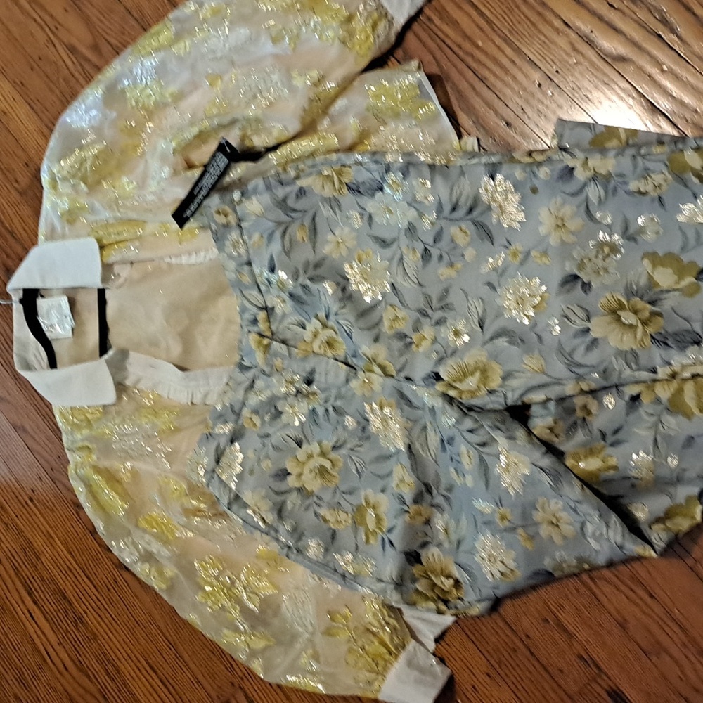 Lace blouse with gold gleam with tie and pants with flowery gold gleam both xl s